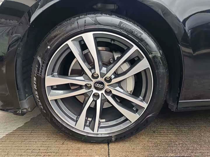 Фото 7 - Audi A6L