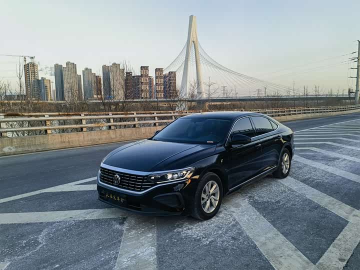 Фото 1 - Volkswagen Passat