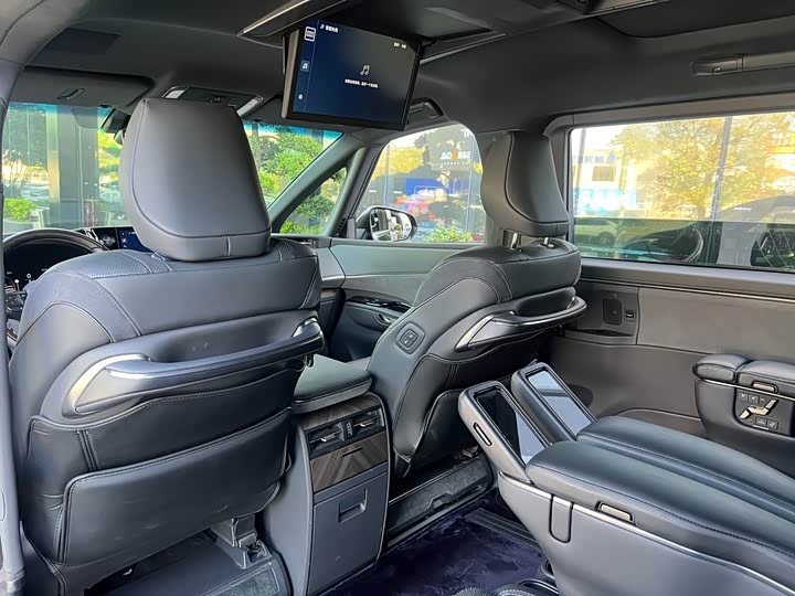 Фото 5 - Lexus LM