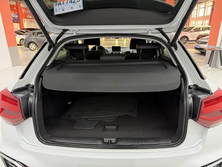 Фото 8 - Audi Q2L