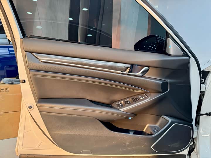 Фото 8 - Honda Accord