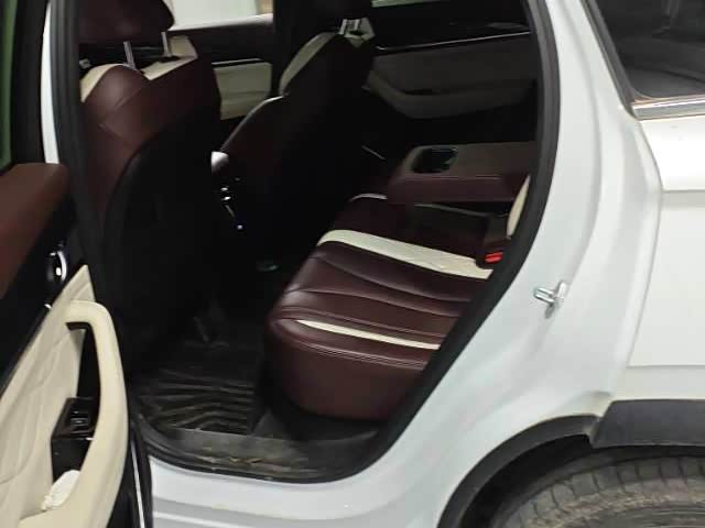 Фото 4 - Geely Monjaro