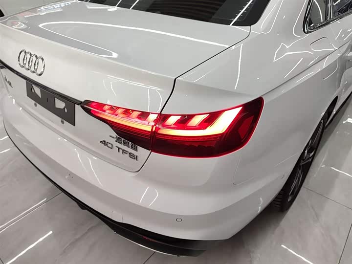 Фото 8 - Audi A4L