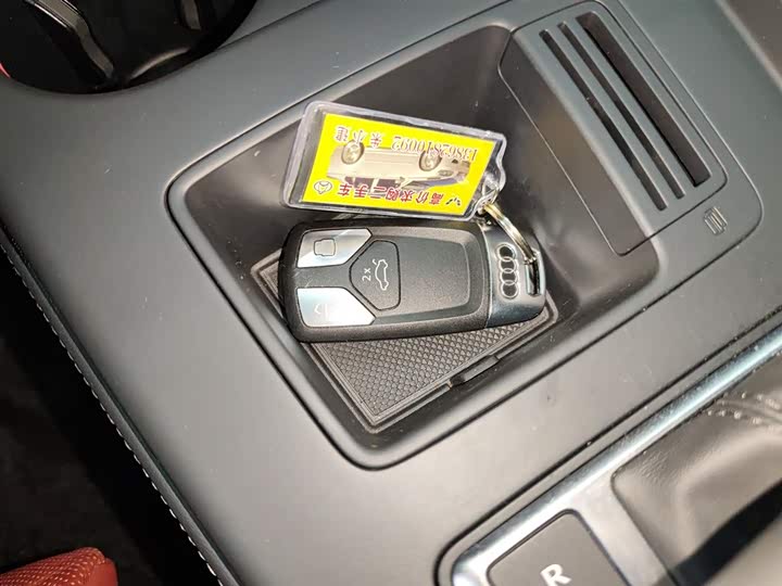 Фото 9 - Audi A4L