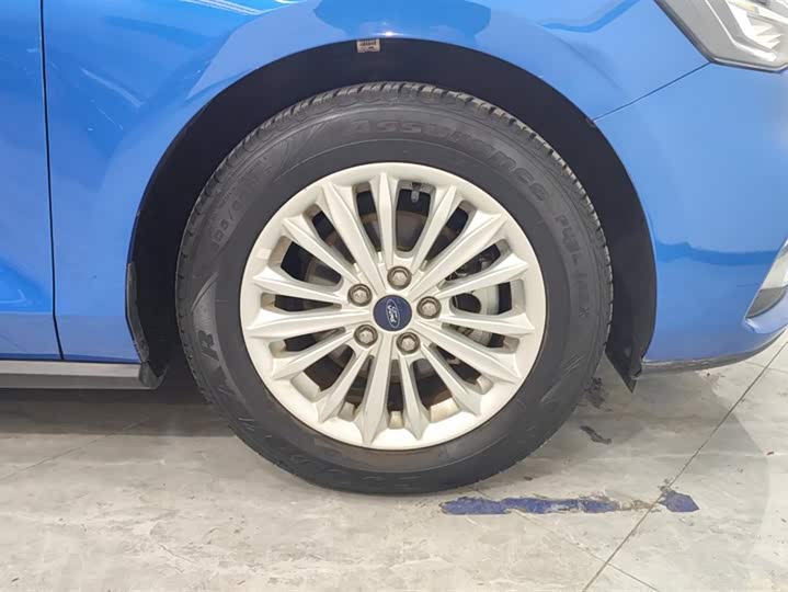 Фото 6 - Ford Focus