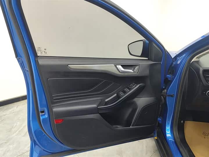 Фото 7 - Ford Focus