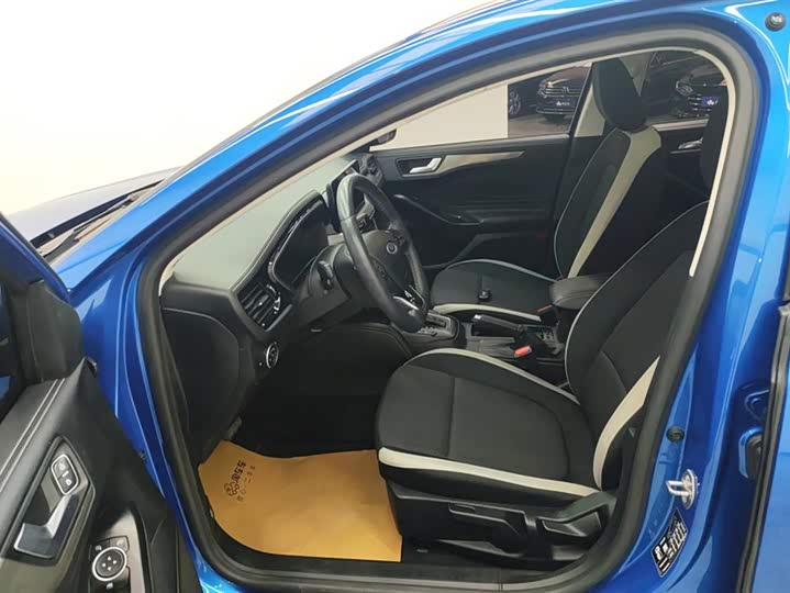 Фото 9 - Ford Focus