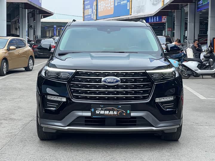 Фото 2 - Ford Explorer