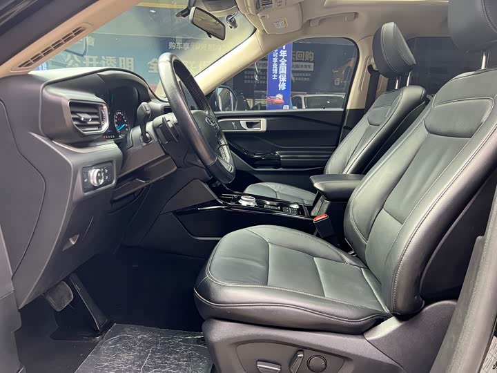 Фото 9 - Ford Explorer