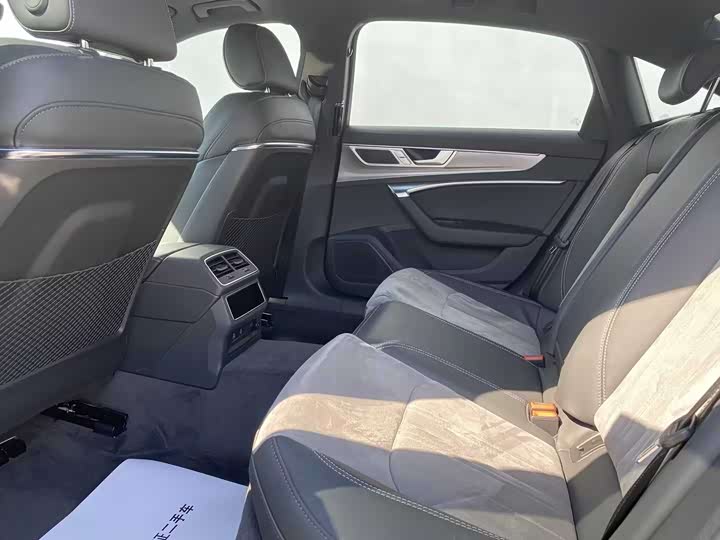 Фото 5 - Audi A6L