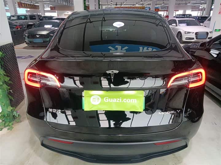 Фото 6 - Tesla Model Y