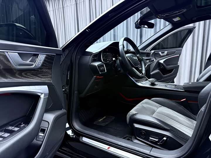 Фото 7 - Audi A6L