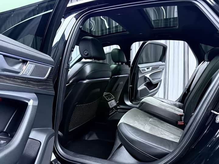 Фото 8 - Audi A6L