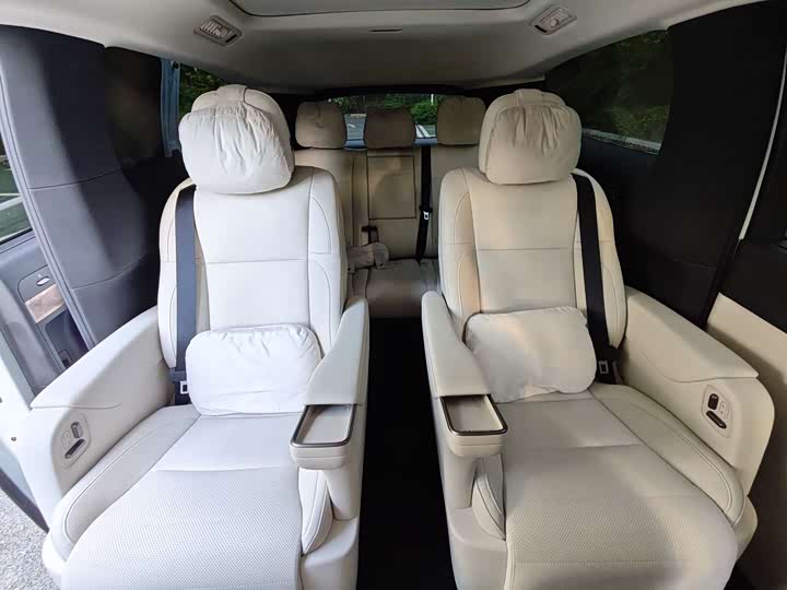 Фото 8 - LiXiang Mega