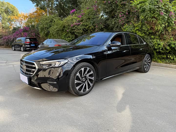 Фото 1 - Mercedes-Benz E-Class