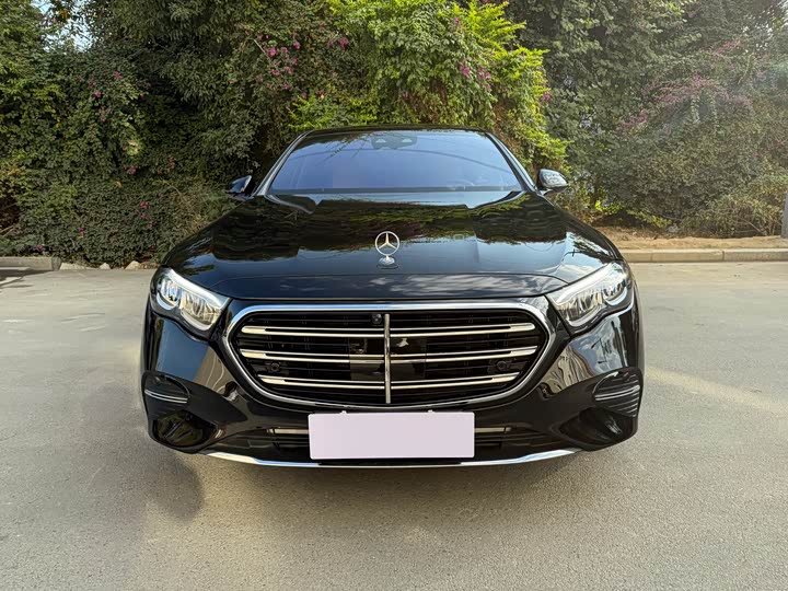 Фото 2 - Mercedes-Benz E-Class