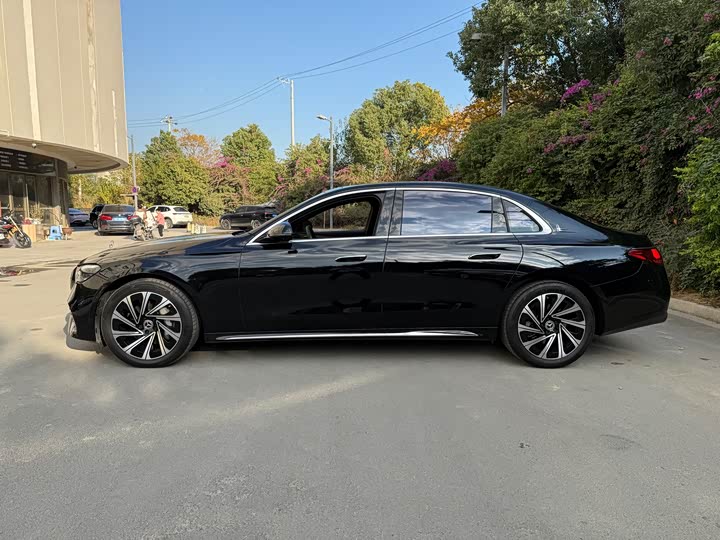 Фото 4 - Mercedes-Benz E-Class