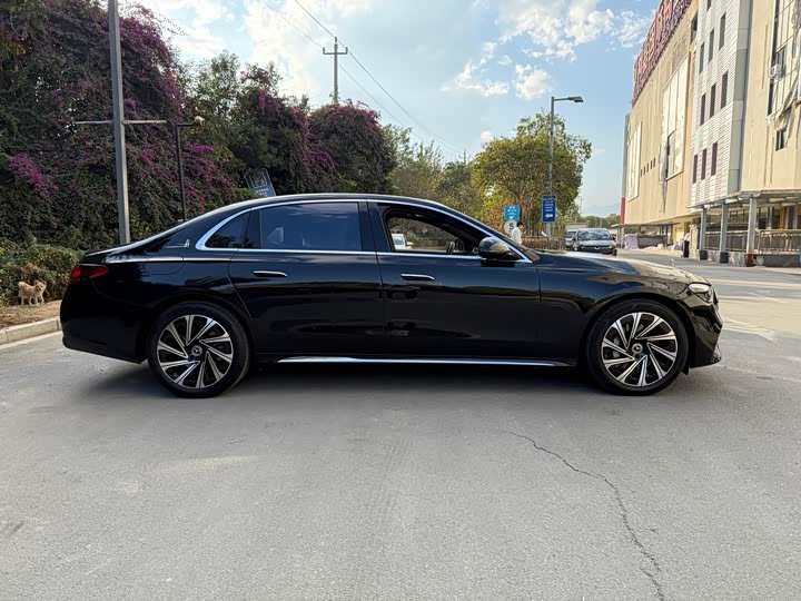 Фото 5 - Mercedes-Benz E-Class