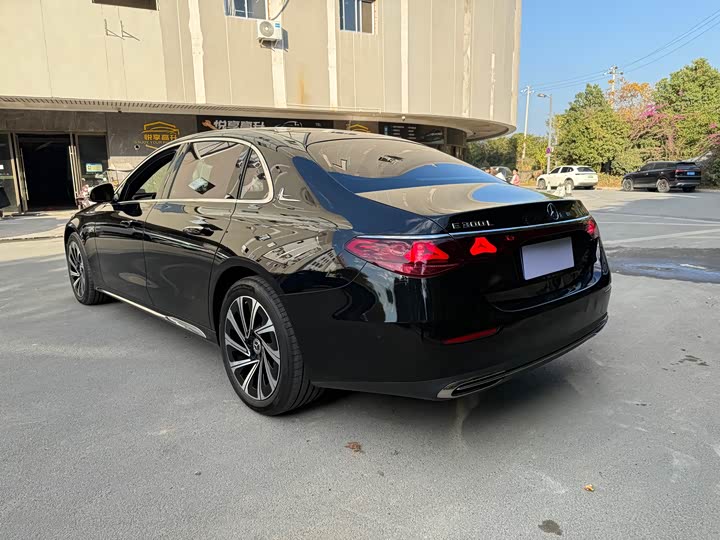 Фото 6 - Mercedes-Benz E-Class