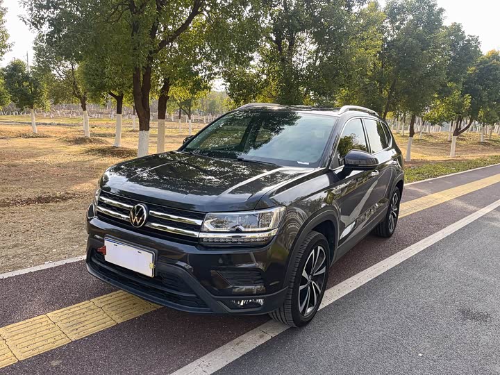 Фото 1 - Volkswagen Tharu