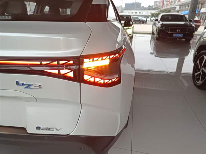 Фото 8 - Toyota bZ3