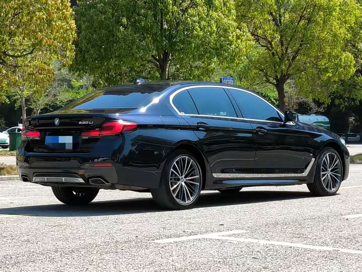 Фото 9 - BMW 5 Series