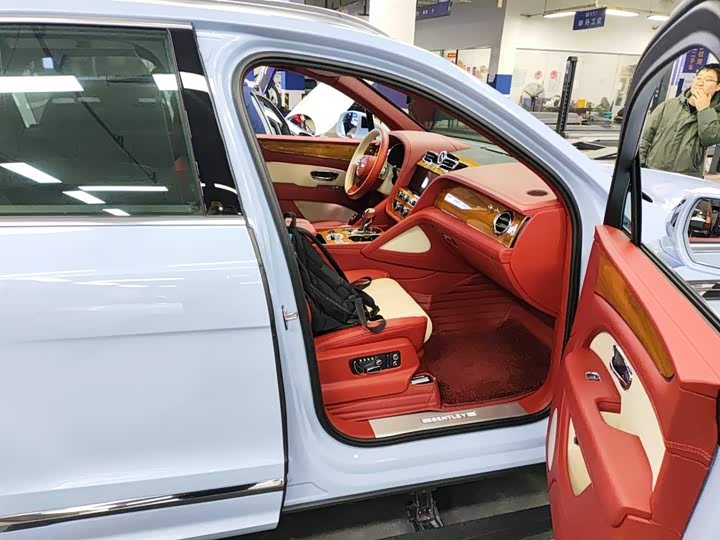 Фото 9 - Bentley Bentayga