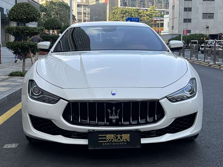 Фото 2 - Maserati Ghibli