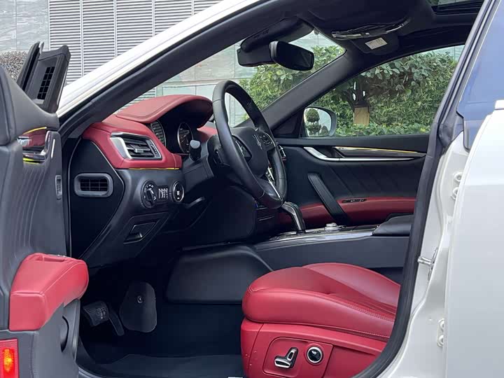 Фото 8 - Maserati Ghibli