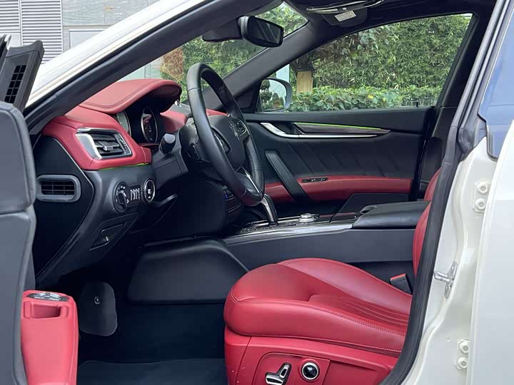 Фото 9 - Maserati Ghibli