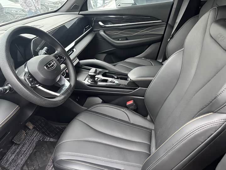 Фото 3 - Geely Monjaro