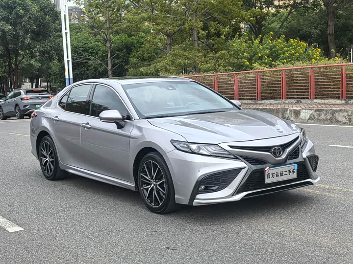 Фото 3 - Toyota Camry