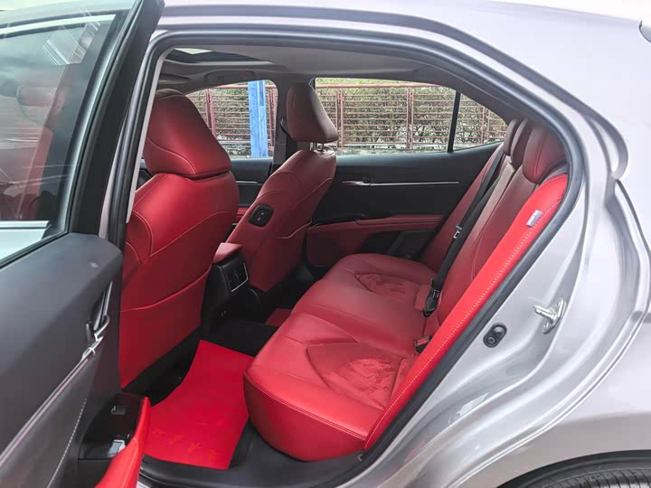 Фото 5 - Toyota Camry