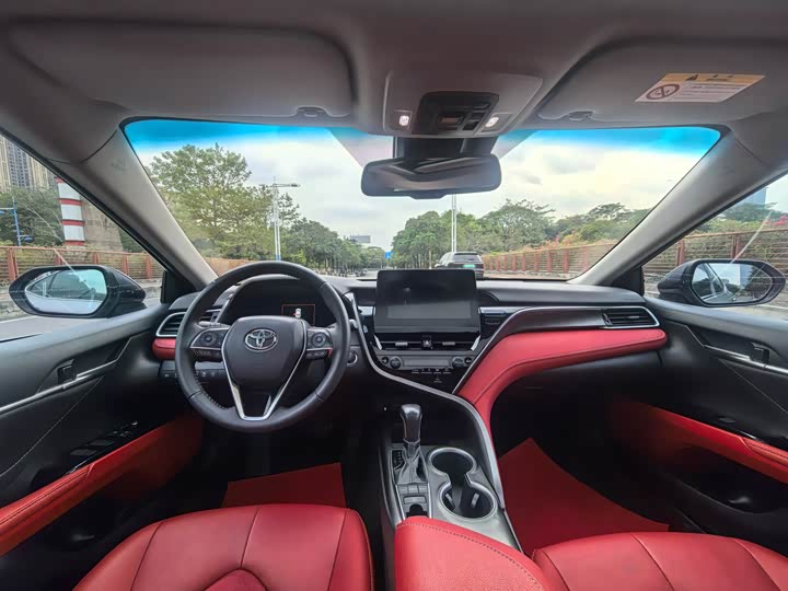 Фото 6 - Toyota Camry