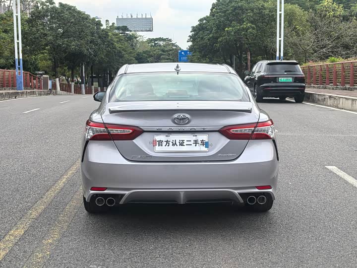 Фото 9 - Toyota Camry