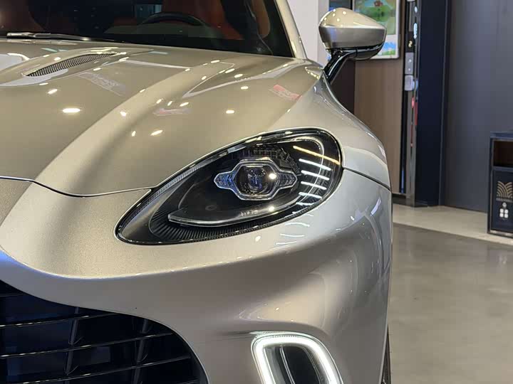 Фото 3 - Aston Martin DBX