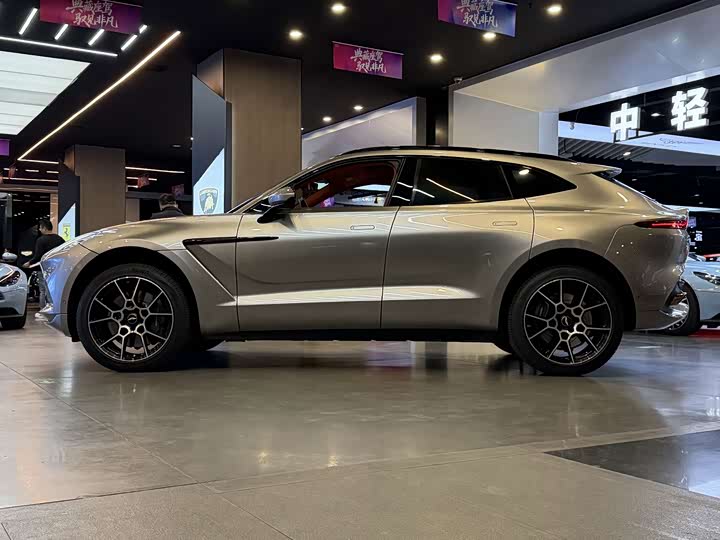 Фото 4 - Aston Martin DBX