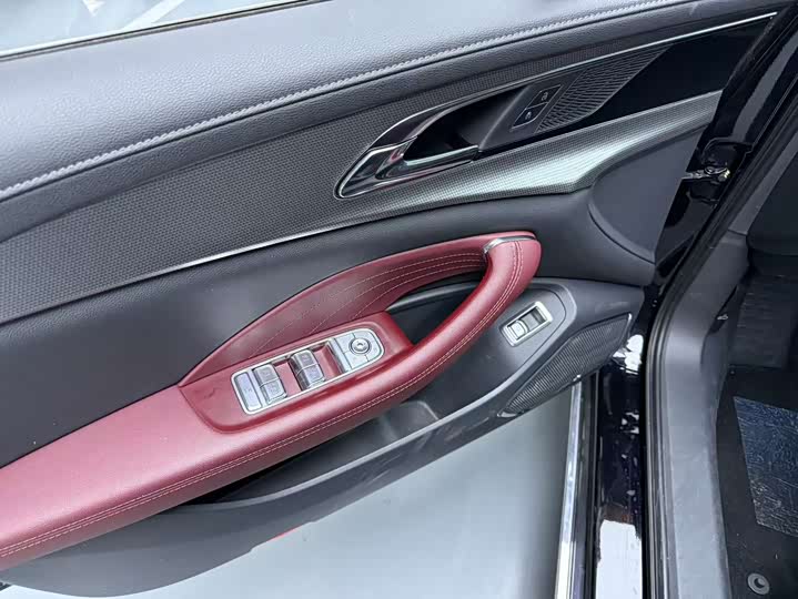 Фото 4 - Hongqi H5