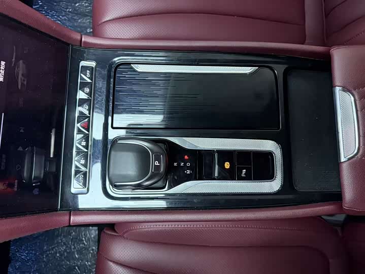 Фото 7 - Hongqi H5