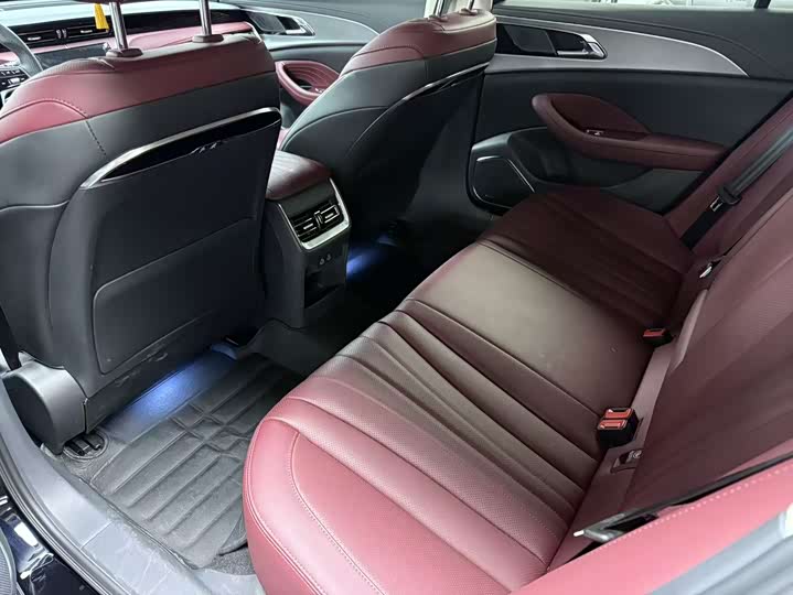 Фото 9 - Hongqi H5