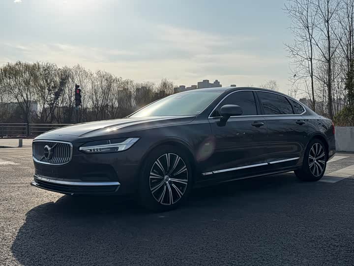 Фото 1 - Volvo S90