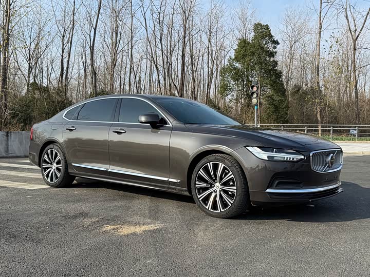 Фото 3 - Volvo S90