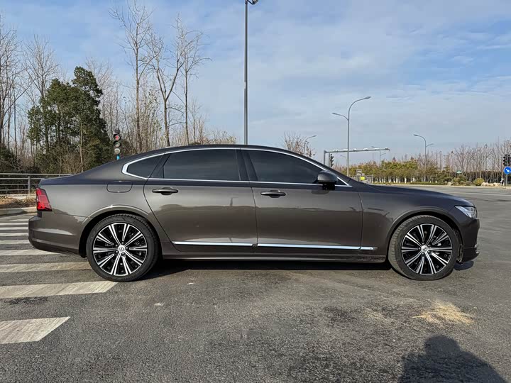 Фото 4 - Volvo S90