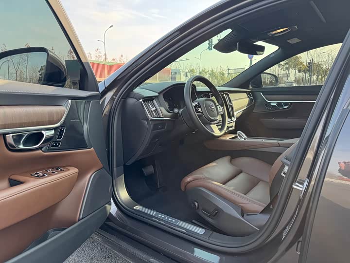 Фото 7 - Volvo S90