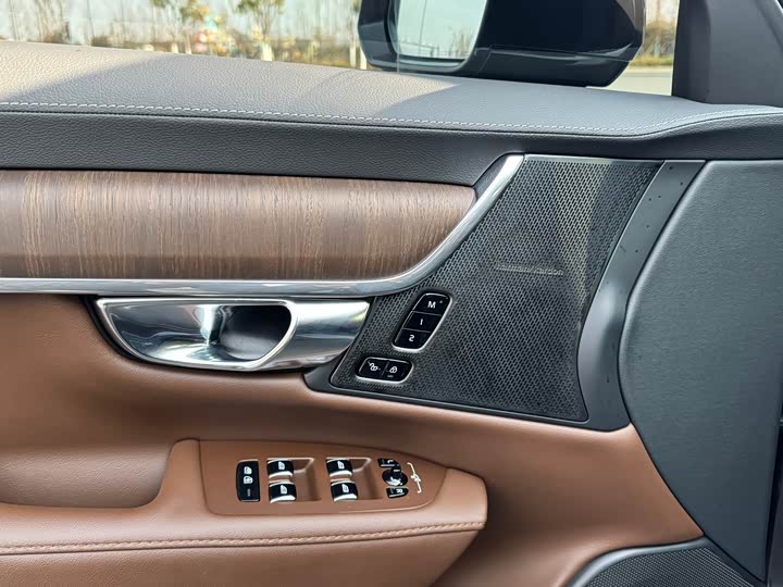 Фото 8 - Volvo S90