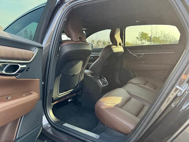 Фото 9 - Volvo S90