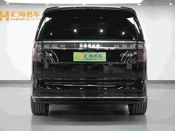 Фото 4 - Zeekr 009