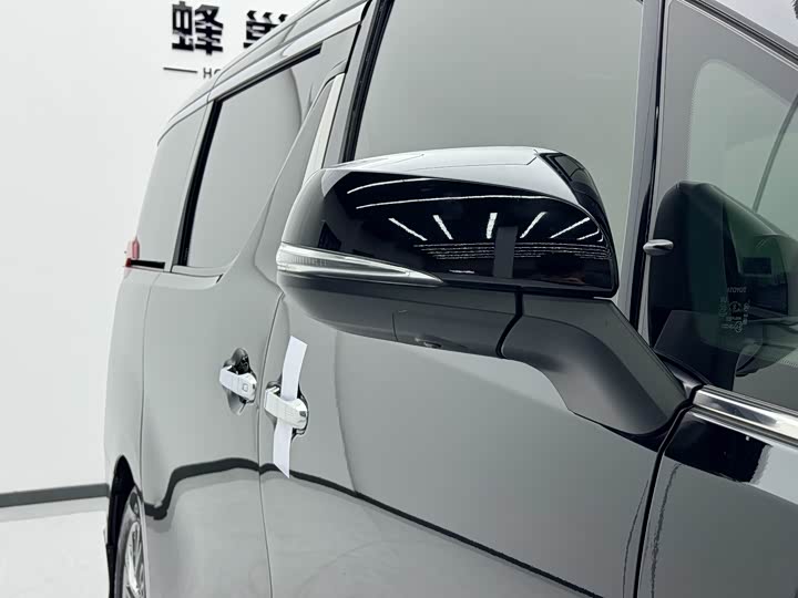 Фото 5 - Toyota Alphard