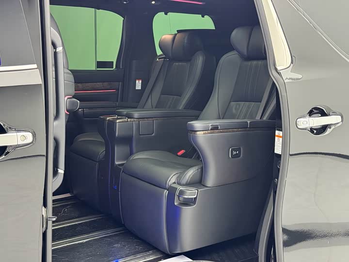 Фото 7 - Toyota Alphard