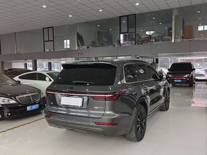 Фото 5 - LiXiang One